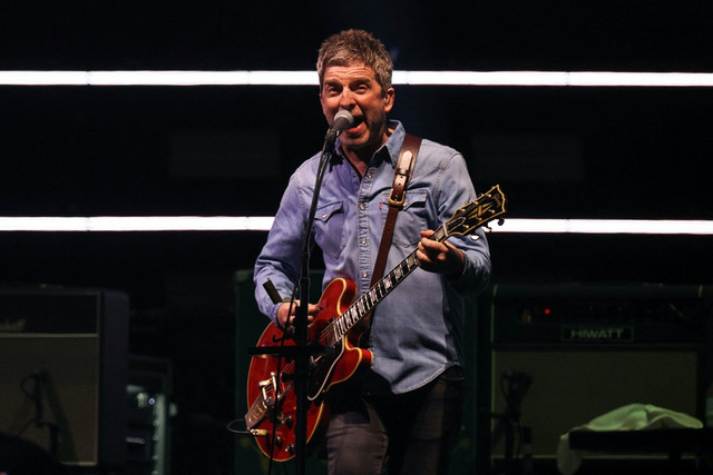 Penampilan Grup Musik Oasis saat lakukan konser reuni. Foto: Suzanne Plunkett/ REUTERS