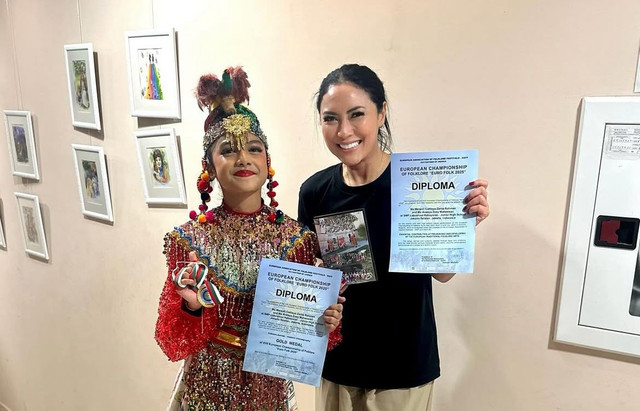 Anak dan Istri Menteri UMKM Republik Indonesia. Foto: Dok. Instagram @tina.astari