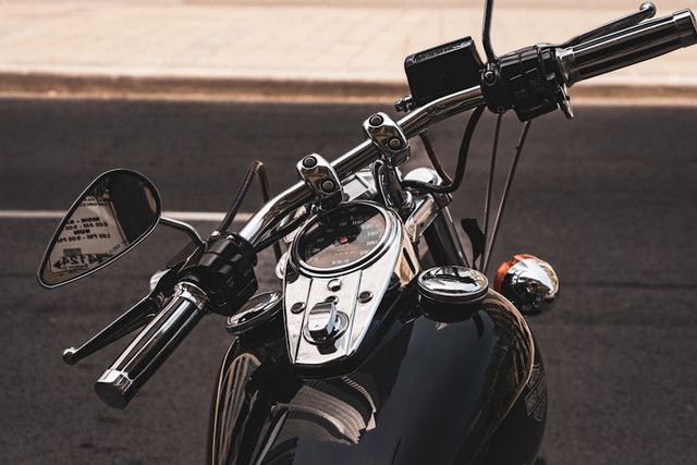 Ilustrasi Harga Coating Motor. Sumber: Unsplash/Hooman R.