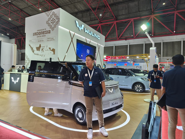 Booth Wuling di Jakarta Fair 2025. Foto: Sena Pratama/kumparan