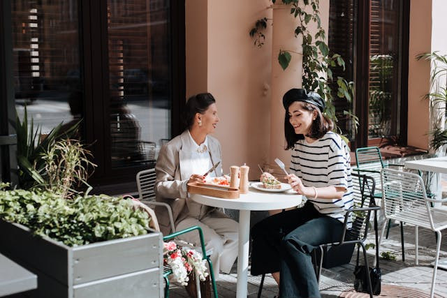 Cafe yang lagi hits di Surabaya. Foto hanya ilustrasi bukan sebenarnya. Sumber foto: Pexels/cottonbro studio