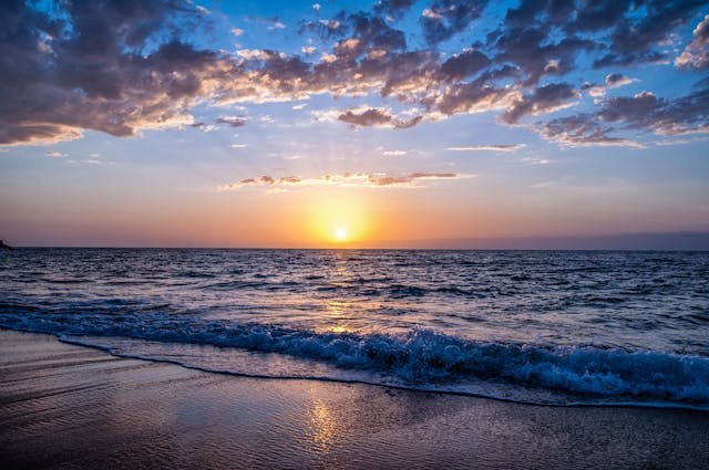 Pantai di Banten yang bagus. Foto hanya ilustrasi bukan sebenarnya. Sumber foto: Pexels/Bella White
