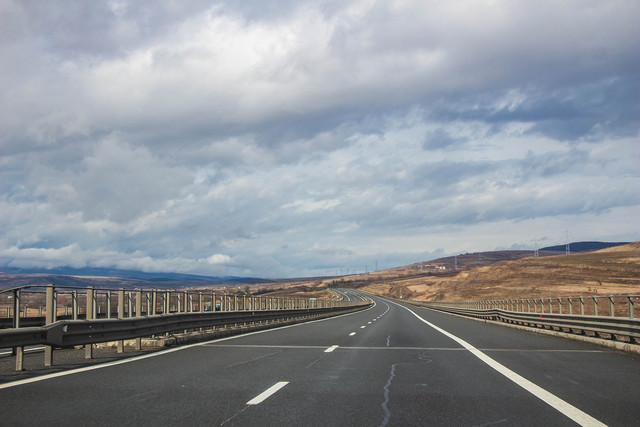 Exit Tol Tamanmartani. Foto hanya ilustrasi, bukan tempat sebenarnya. Sumber: Pixabay.