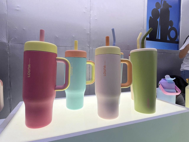 Brand Oxone meluncurkan produk tumbler pada acara Energy of Indonesia 2025 di Chillax Sudirman, 4-6 Juli 2025. Foto: Dok. Oxone