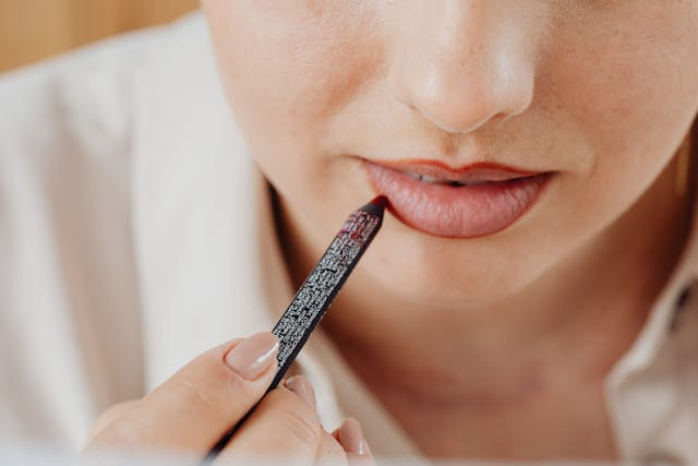 Ilustrasi lip liner terbaik. Sumber: Kaboompics.com/pexels