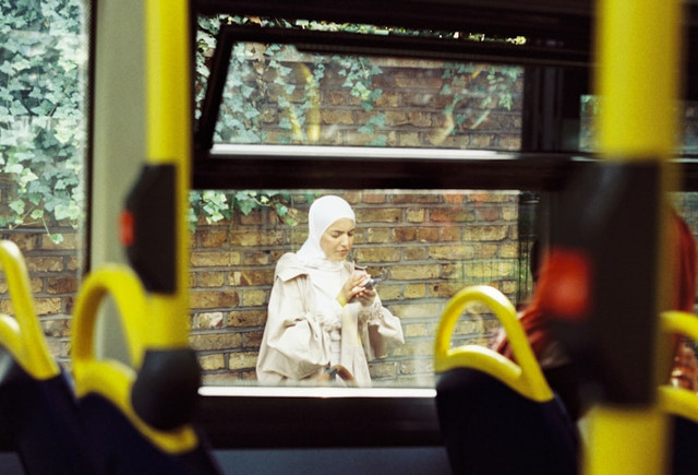 Ilustrasi sinetron yang dibintango Cut Syifa. Foto: Unsplash/ Lawrence Krowdeed
