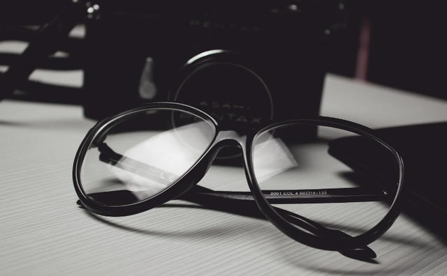 Ilustrasi frame kacamata pria terbaik. Sumber foto: Pixabay/ Studio_Iris