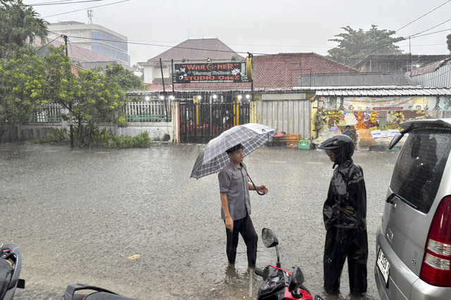 Banjir di Jalan Tebet Barat I, Tebet, Jakarta Selatan, Minggu (6/7/2025). Foto: Abid Raihan/kumparan