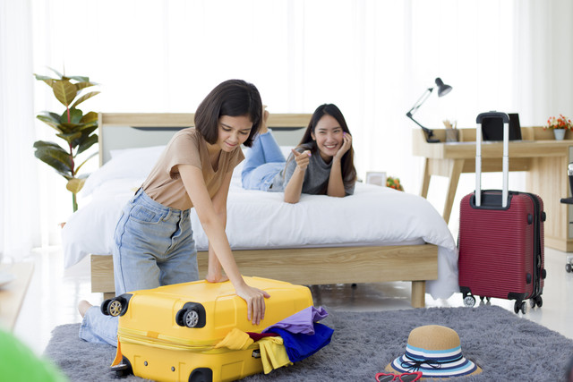 Ilustrasi packing baju. Foto: Blue Titan/Shutterstock