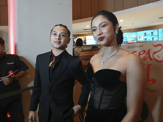 Bastian Steel dan Aghniny Haque dalam konferensi pers film Selepas Tahlil di XXI Epicentrum, Minggu (6/7/2025). Foto: Vincentius Mario/kumparan