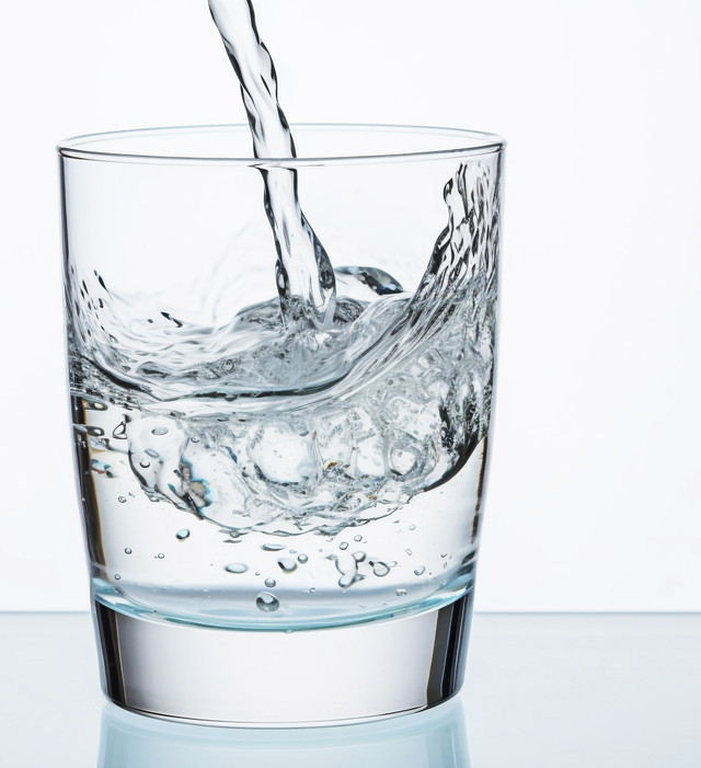 Ilustrasi Air putih didalam gelas. Foto:Freepik.com