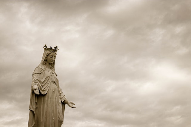 Gua Maria Mojosongo. Foto hanyalah ilustrasi, bukan tempat yang sebenarnya. Sumber: Unsplash/DDP