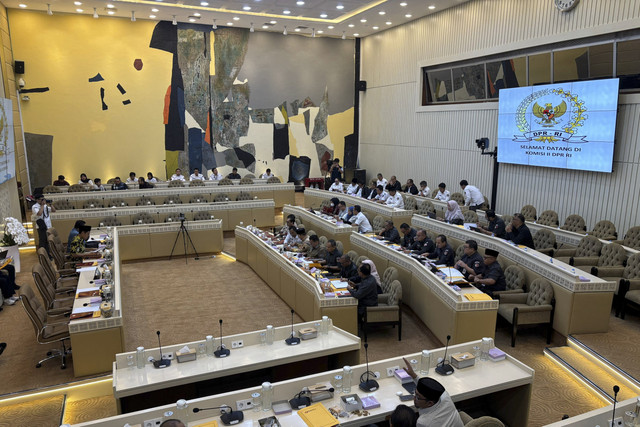 Rapat kerja Komisi II DPR RI bersama KPU RI dan Bawaslu RI di Kompleks Parlemen, Senayan, Jakarta, Senin (7/7/2025). Foto: Abid Raihan/kumparan