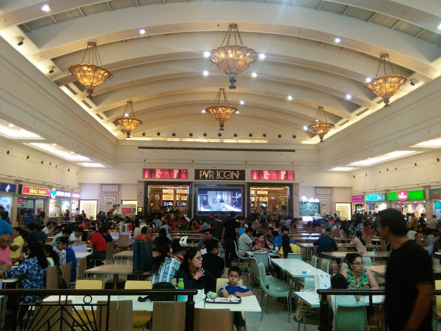 Mall di Jakarta Barat. Foto Hanya Ilustrasi, Bukan Sebenarnya. Sumber Unsplash Rajat Chakraborty