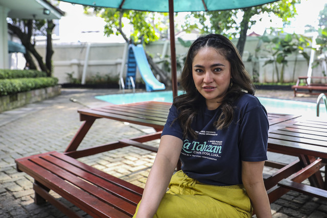 Pemeran film La Tahzan Marshanda berpose saat berkunjung ke kumparan di Pasar Minggu, Senin (7/7/2025). Foto: Darryl Ramadhan/kumparan