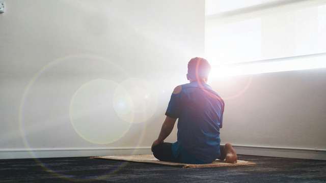 Ilustrasi Dzikir Penghapus Dosa, Sumber Unsplash Yuz Ayub
