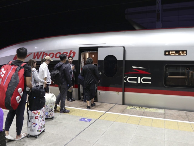 Kereta Cepat Jakarta-Bandung "Whoosh" di Stasiun Whoosh Padalarang, Kabupaten Bandung Barat, Minggu (7/7/2025). Foto: M. Rizki/kumparan