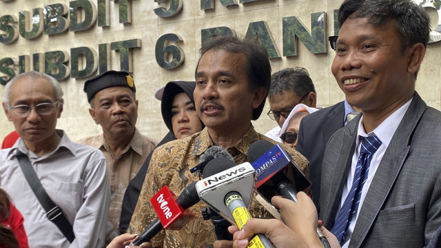 Mantan Menpora, Roy Suryo, saat dimintai keterangan di Polda Metro Jaya pada Senin (7/7/2025). Foto: Dok. Istimewa