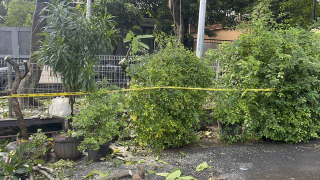 Situasi terkini tiang PJU di Taman Yado, Jakarta Selatan, Selasa (8/7/2025). Foto: Rayyan Farhansyah/kumparan
