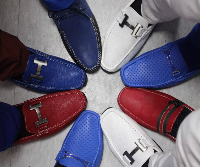 Ilustrasi cara scan barcode onitsuka tiger. Sumber: Unsplash/Aron L