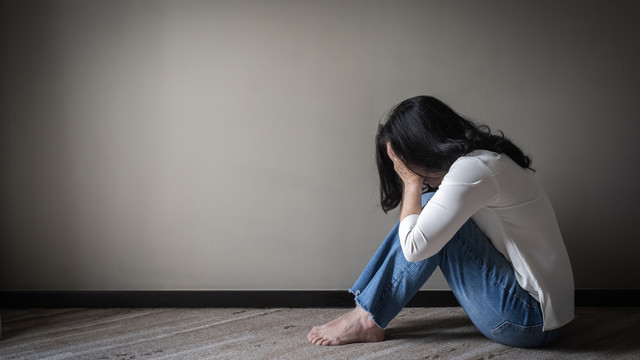 Ilustrasi foto wanita menjadi korban kekerasan dalam rumah tangga (KDRT) Foto: Chinnapong/Shutterstock