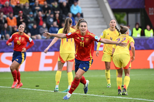 Alexia Putellas, penyerang Timnas Spanyol, melakukan selebrasi usai mencetak gol ke gawang Belgia di fase grup Euro Wanita 2025. Foto: Sebastien Bozon/AFP