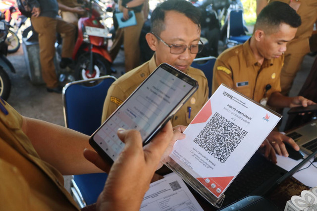 Pelayanan Go Katan kerja sama Bapenda Kota Pontianak dengan Bapenda Provinsi Kalbar dalam rangka mempermudah masyarakat dalam pelayanan pajak daerah. Foto: Prokopim Pemkot Pontianak