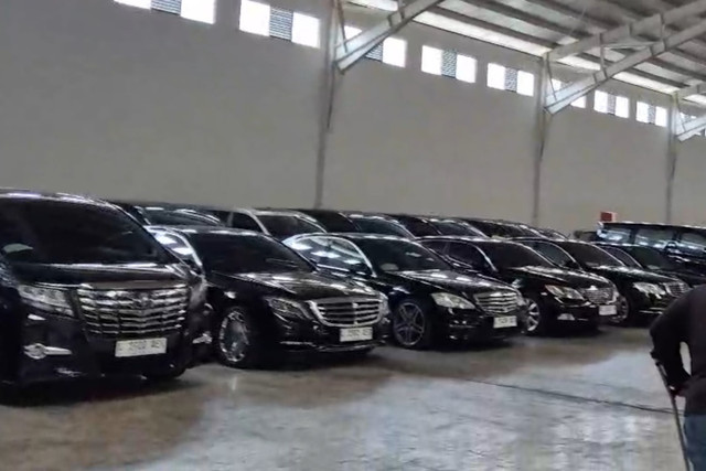 Penampakan puluhan mobil yang disita Kejagung terkait kasus dugaan korupsi Sritex. Foto: Dok. Kejagung