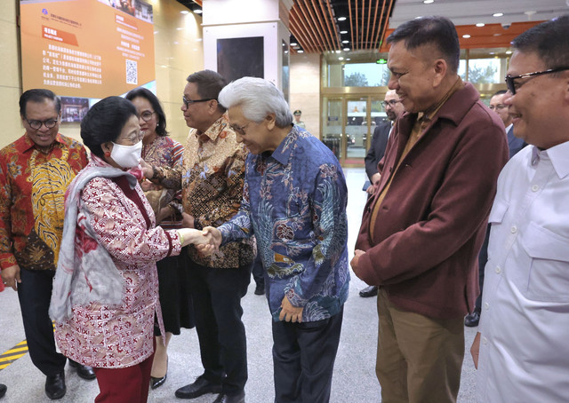 Presiden Kelima RI sekaligus Ketua Umum PDI Perjuangan Megawati Soekarnoputri tiba di Beijing, China, Selasa (8/7/2025). Foto: Dok. Istimewa