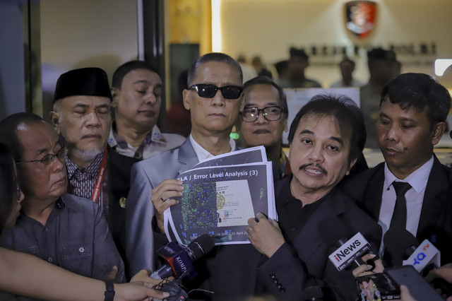 Pengamat telekomunikasi, Roy Suryo, menjelaskan terkait dugaan ijazah palsu Jokowi sebelum gelar perkara khusus di Bareskrim Polri, Jakarta, Rabu (9/7/2025). Foto: Jamal Ramadhan/kumparan