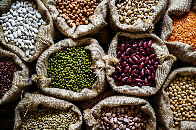 Ilustrasi Tips Mengupas Kacang Hijau. Unsplash/Curated Lifestyle