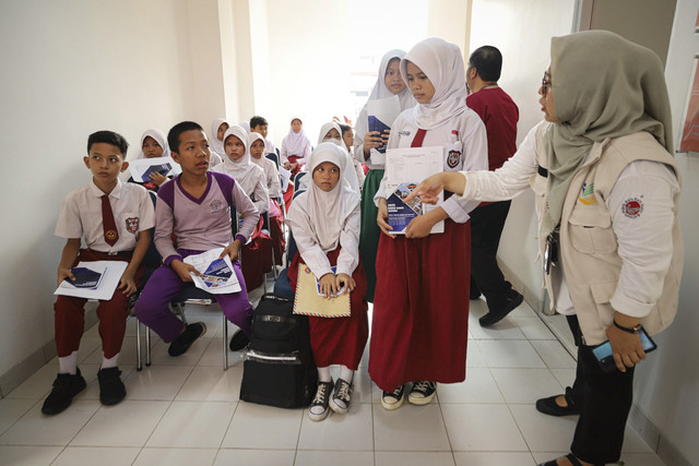 Calon siswa Sekolah Rakyat mengikuti kegiatan program simulasi Sekolah Rakyat di Sentra Handayani, Jakarta Timur pada Rabu (9/7/2025). Foto: Iqbal Firdaus/kumparan