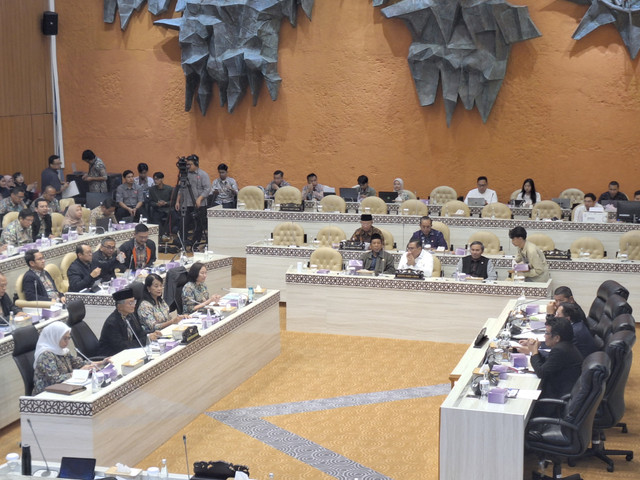 Rapat Kerja Komisi V DPR RI dengan Kementerian PU di Gedung DPR RI, Jakarta Selatan pada Rabu (9/7/2025). Foto: Dok. Istimewa
