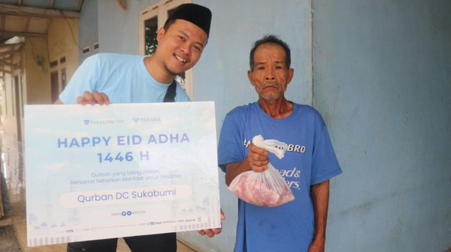 Paragon DC Sukabumi bersama DT Peduli bagikan Daging Qurban untuk Warga Dayeuhluhur, Warudoyong (Sumber : DT Peduli)