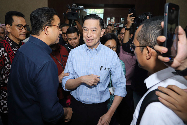 Menteri Perdagangan (Mendag) RI periode 2015-2016, Thomas Trikasih Lembong atau Tom Lembong tiba untuk menjalani sidang pembacaan nota pembelaan atau pleidoi terkait kasus dugaan korupsi importasi gula di Tipikor, Rabu (9/7). Foto: Iqbal Firdaus/kumparan