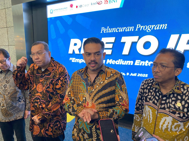 Menteri UMKM Maman Abdurrahman di Gedung BEI, Jakarta, Rabu (9/7/2025). Foto: Muhammad Fhandra/kumparan