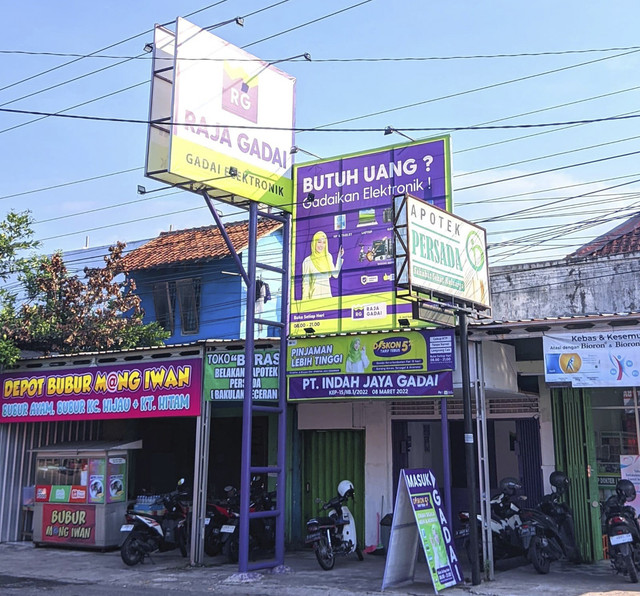 Maraknya Perusahaan Gadai. Foto: Aurelia Lucretie/kumparan
