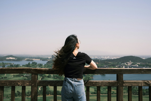 Ilustrasi Profil Liana Saputri. Sumber: Unsplash/Jason An