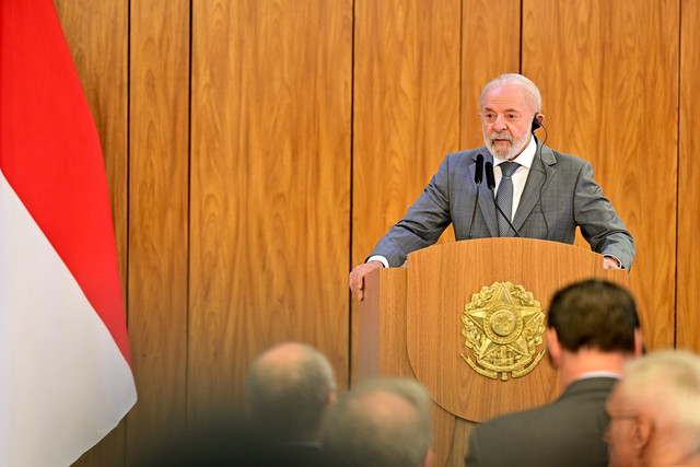 Presiden Brasil Luiz Inacio Lula da Silva saat melakukan konferensi pers di Istana Planalto, Brasilia, Rabu (9/7/2025). Foto: Biro Pers Sekretariat Presiden