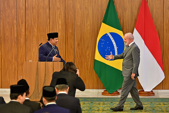 Presiden Prabowo dan Presiden Brasil Luiz Inacio Lula da Silva saat melakukan konferensi pers di Istana Planalto, Brasilia, Rabu (9/7/2025). Foto: Biro Pers Sekretariat Presiden