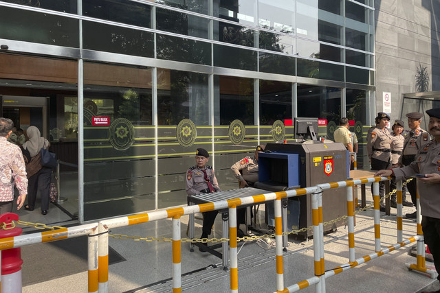 X-ray detector dipasang jelang sidang pleidoi atau pembacaan nota pembelaan Sekjen PDIP Hasto Kristiyanto, di Pengadilan Tipikor Jakarta, Kamis (10/7/2025). Foto: Fadhil Pramudya/kumparan