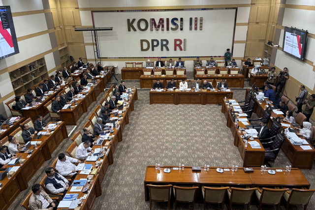 Suasana rapat kerja Komisi III DPR RI bersama KPK, PPATK, dan BNN di Kompleks Parlemen, Senayan, Jakarta, Kamis (10/7/2025). Foto: Abid Raihan/kumparan