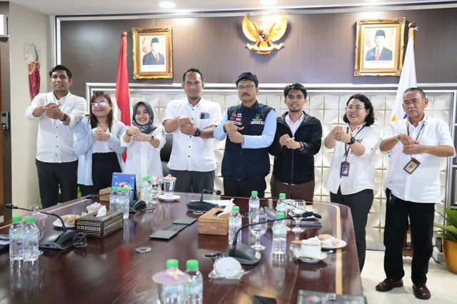 Menteri Sosial Saifullah Yusuf (Gus Ipul) saat audiensi dengan Komisi Nasional Disabilitas (KND) terkait program Sekolah Rakyat dan penguatan pemberdayaan disabilitas di Kementerian Sosial, Rabu (9/7/2025). Foto: Dok. Kemensos