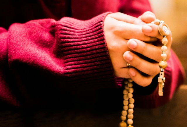 Ilustrasi doa Katolik agar diterima di universitas yang diinginkan. Foto: unsplash.com/@gia123x