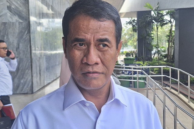 Menteri Pertanian (Mentan) Amran Sulaiman menjawab pertanyaan jurnalis saat ditemui di Kompleks Parlemen, Senayan, Jakarta Kamis (10/7/2025). Foto: Argya D. Maheswara/kumparan