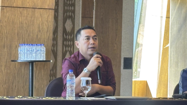 Direktur Pengelolaan Risiko Keuangan Negara Kementerian Keuangan Tony Prianto di Ballroom Hotel Meruorah Labuan Bajo, Kamis (10/7/2025). Foto: Ave Airiza Gunanto/kumparan