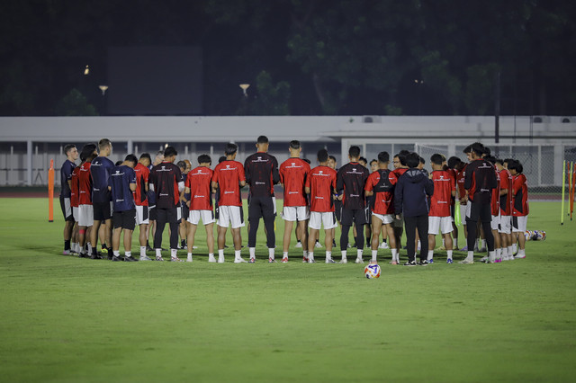 Pemain Timnas Indonesia U-23 melakukan sesi latihan di Stadion Madya, Komplek Gelora Bung Karno (GBK), Jakarta, Kamis (10/7/2025). Foto: Jamal Ramadhan/kumparan
