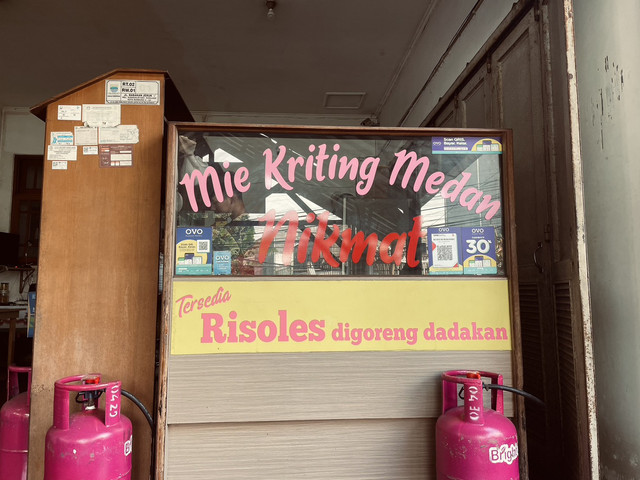 Mie Keriting Medan Nikmat di Jl. Babakan Jeruk Kota Bandung, memiliki cita rasa autentik khas Medan. (Foto: Kareenia Zalika Ayuningtyas)