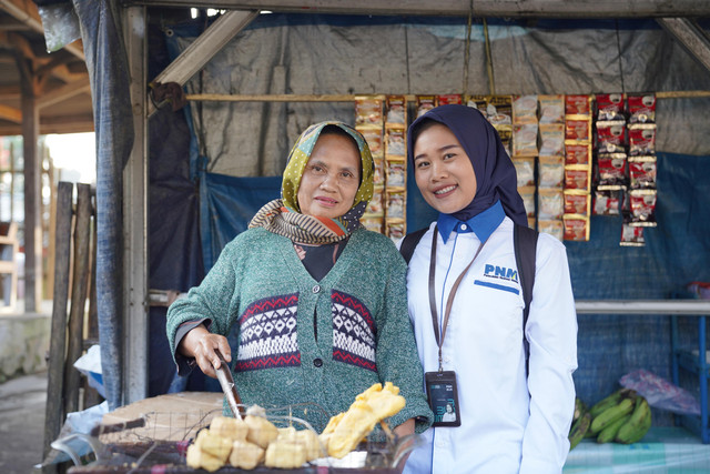 PNM dalam membantu meningkatkan ekonomi keluarga prasejahtera lewat pemberdayaan yang menyentuh pendampingan, pelatihan, dan peningkatan literasi keuangan. Foto: Dok. PNM