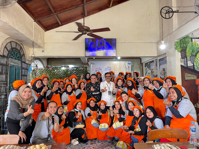 30 ketua kelompok nasabah PNM Mekaar Cabang Palembang mendapat penghargaan studi banding bertajuk #SehariBerbagiInspirasi. Foto: Dok. PNM